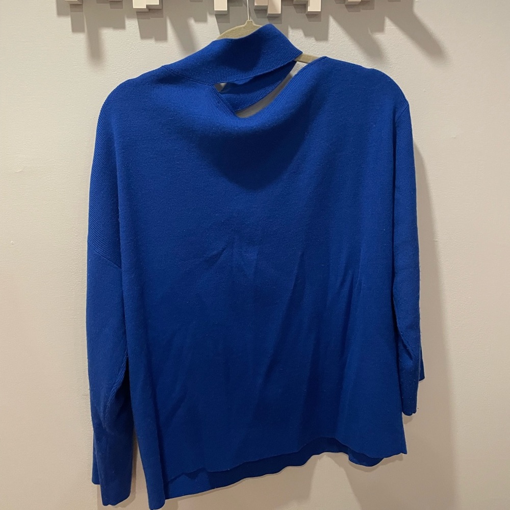 Shoulder Cutout asymmetric sweater